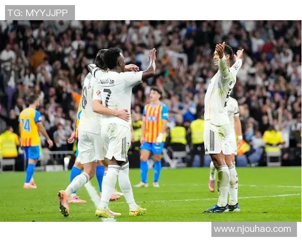 皇马主场不敌瓦伦西亚,齐达内遭遇连败危机加重 皇马主场不敌瓦伦西亚,齐达内遭遇连败危机加重